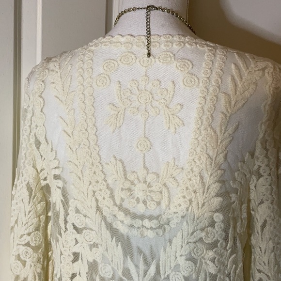 Beautiful vintage pattern blouse size Medium - Picture 6 of 7